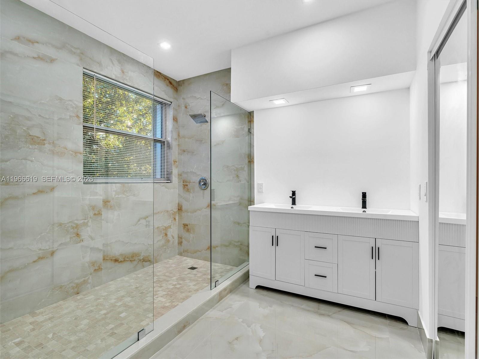 MAPLE RIDGE - Residential