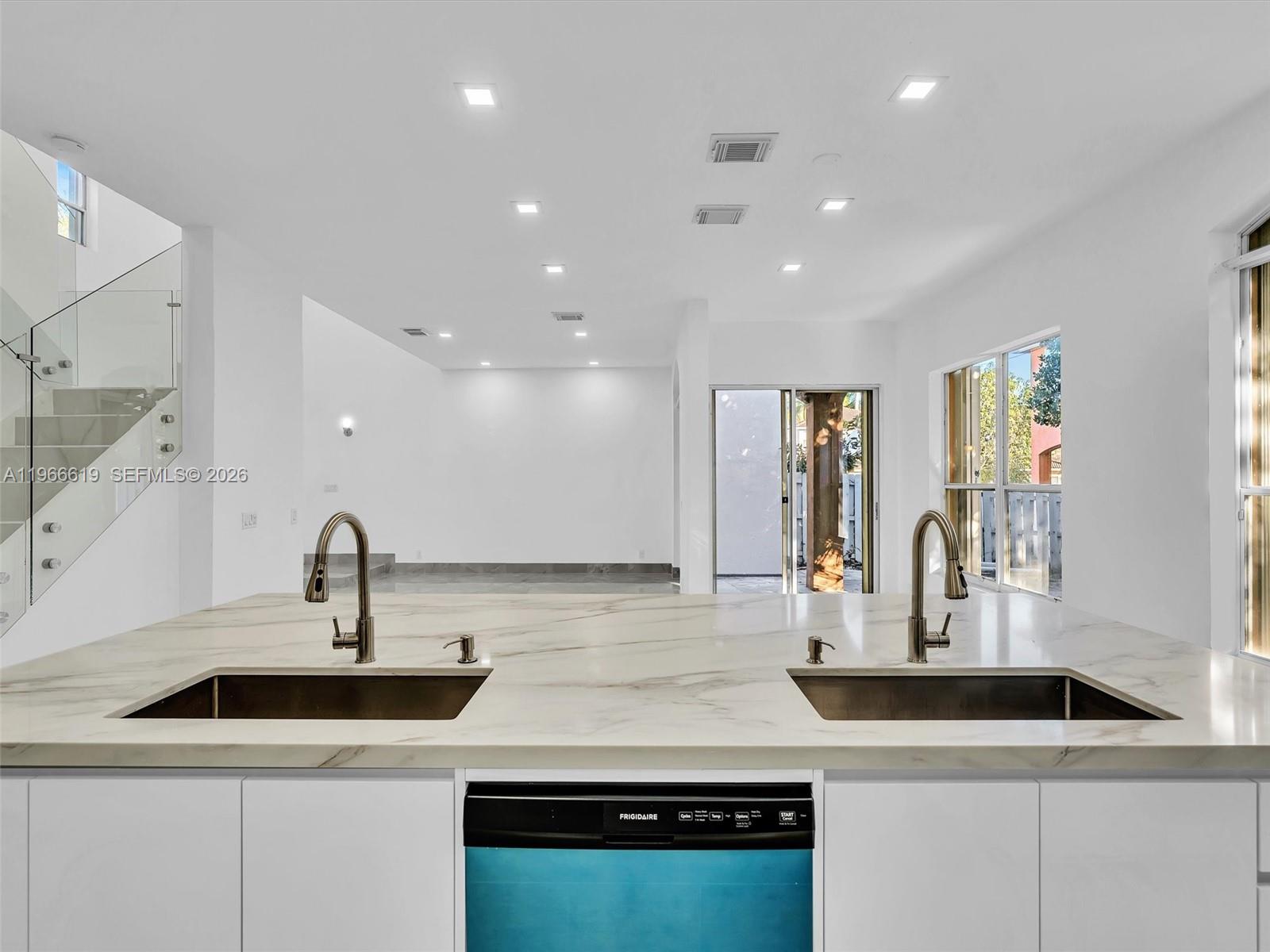 MAPLE RIDGE - Residential