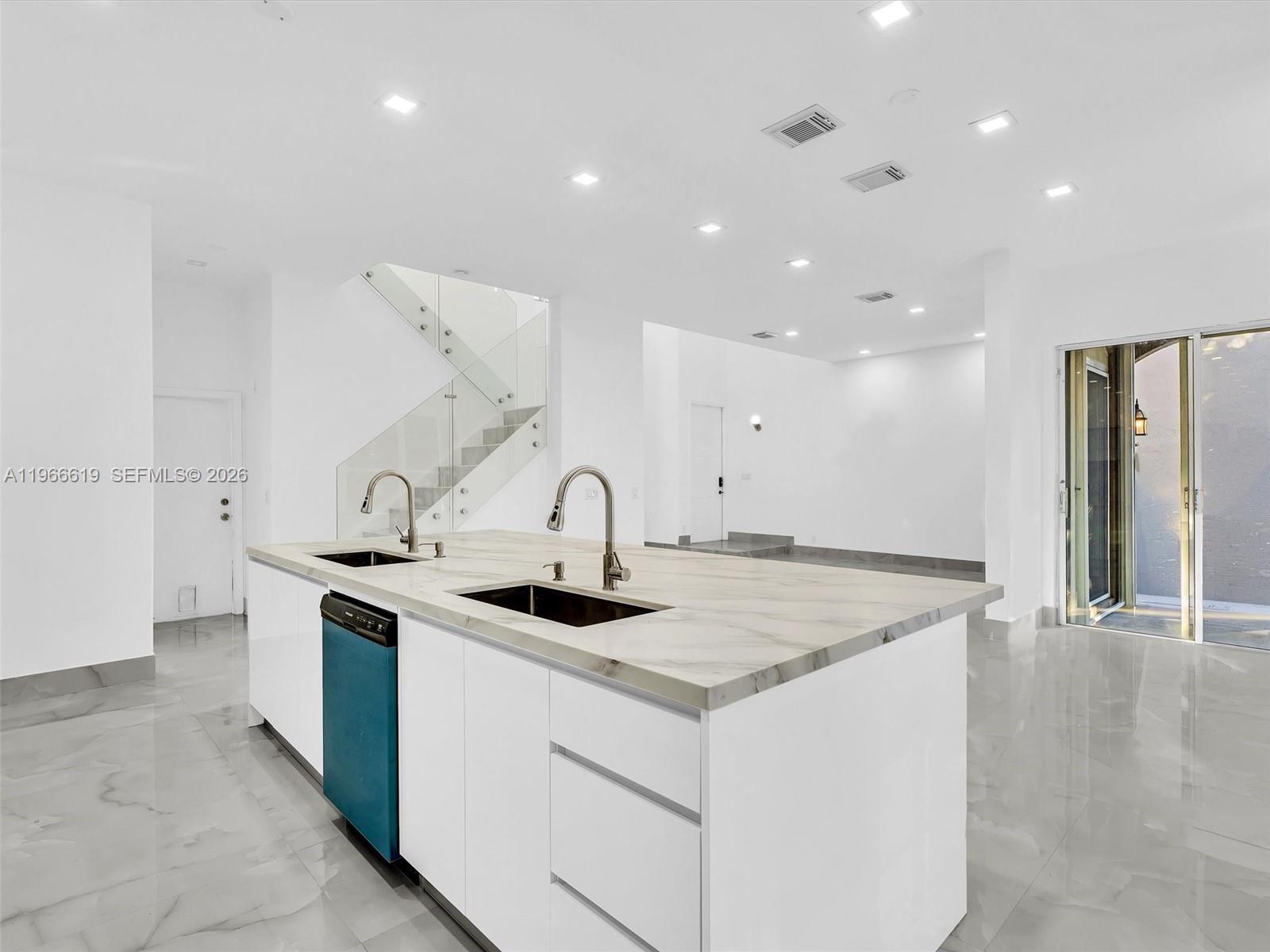 MAPLE RIDGE - Residential