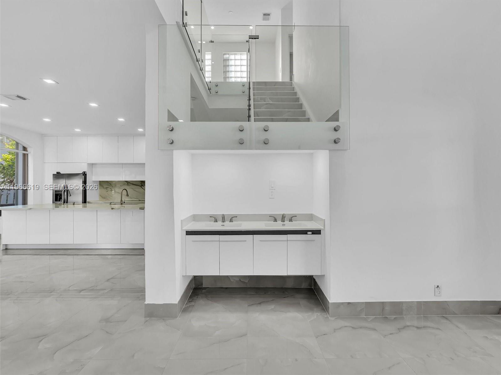 MAPLE RIDGE - Residential