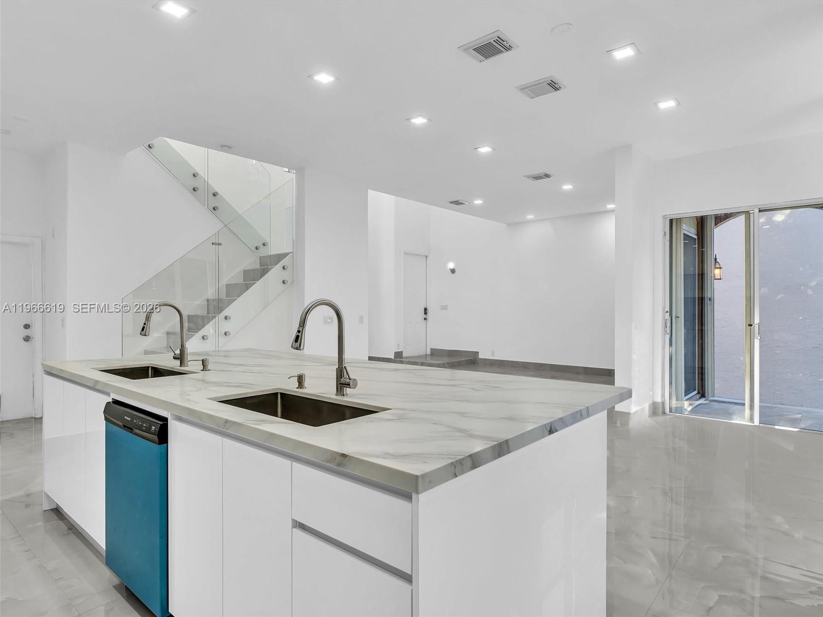 MAPLE RIDGE - Residential