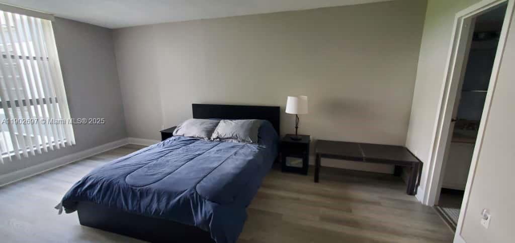 SANDS POINT CONDOMINIUM I - Residential Lease