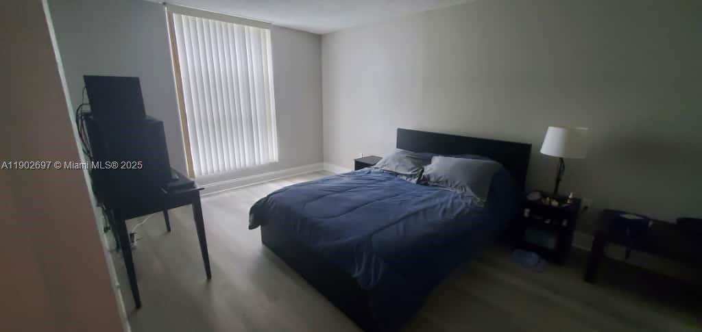 SANDS POINT CONDOMINIUM I - Residential Lease