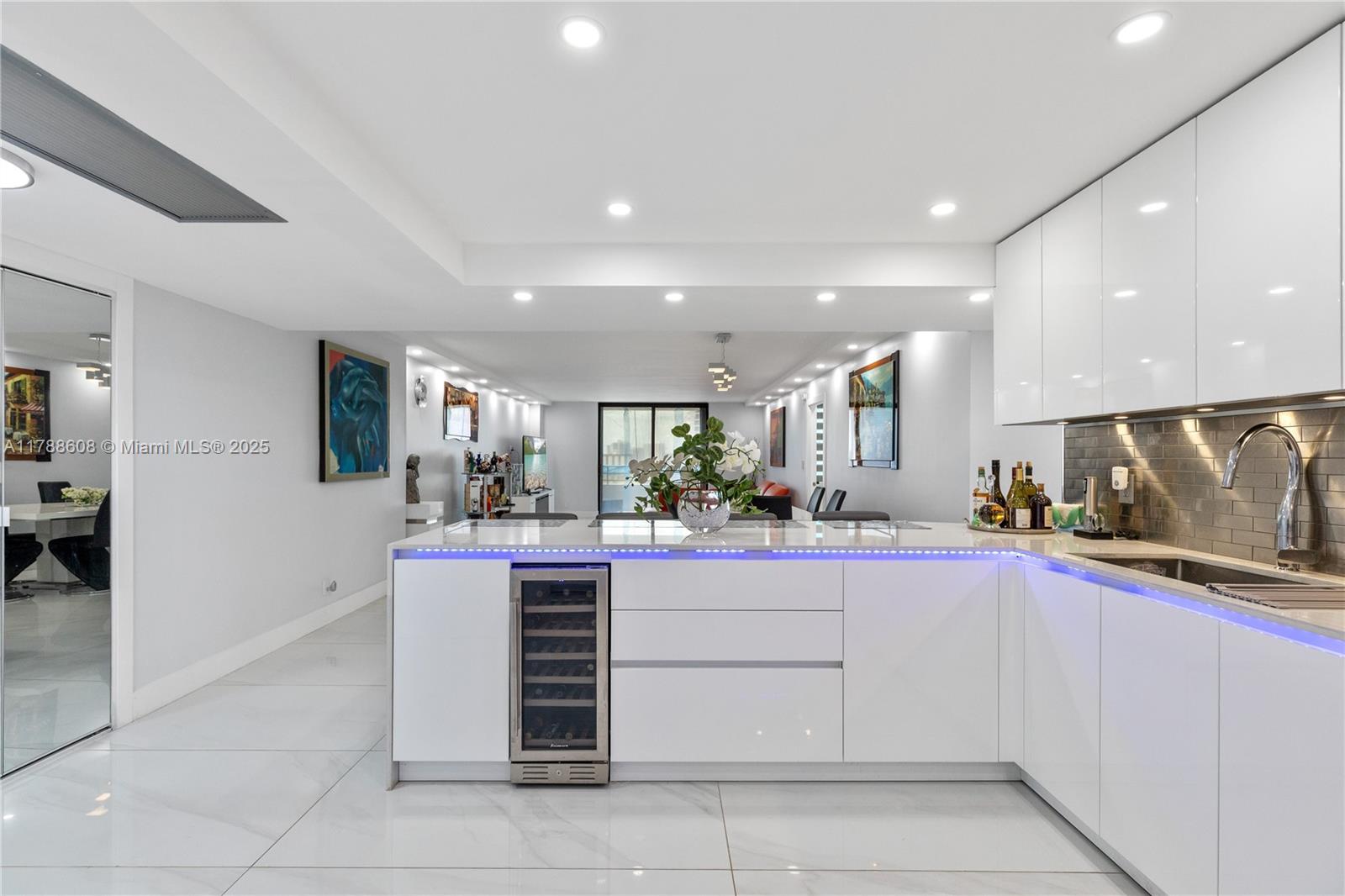 OLYMPUS CONDO PHASE - Residential