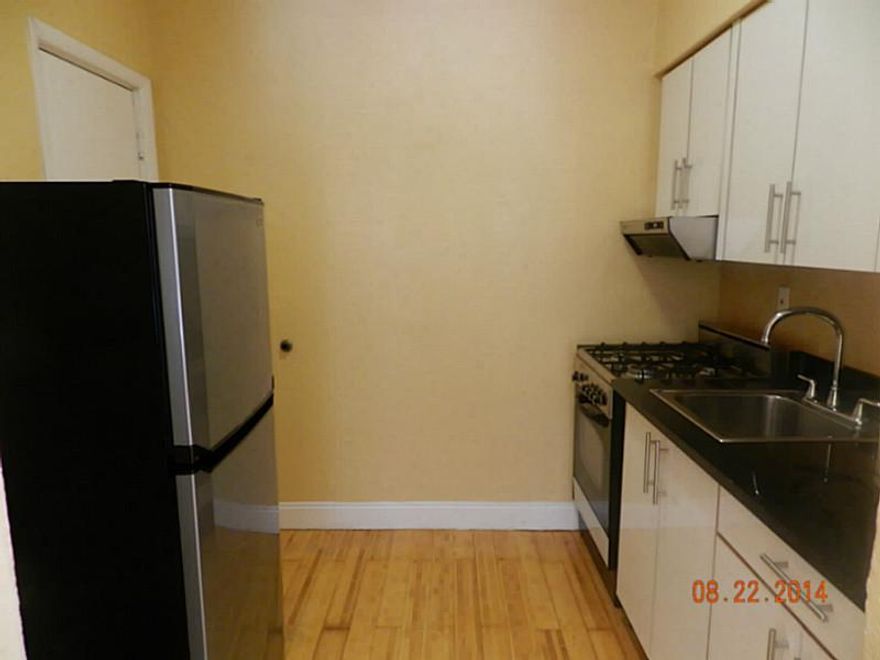 Very large studio with upgraded kitchen, stainless steel appliances, walk in closet, big picture windows, hardwood floors.  Laundry on site.  Walking distance to beaches, bus stops, shops, restaurants and much more.