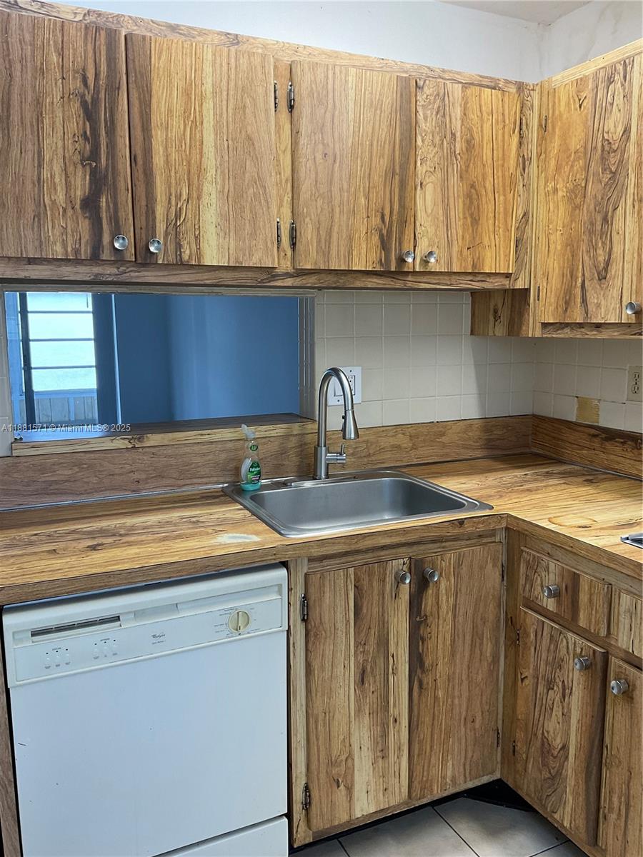 CYPRESS CHASE CONDO NO 6 - Residential Lease