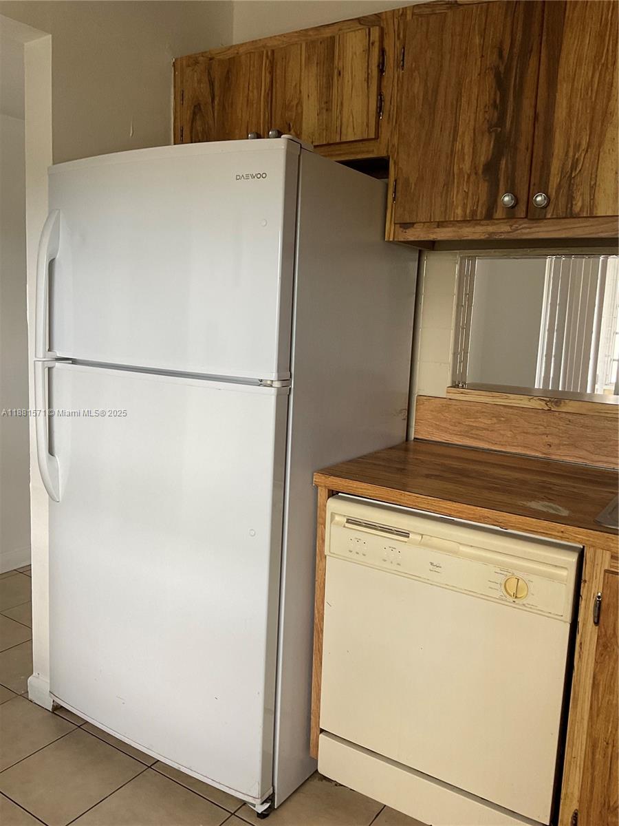CYPRESS CHASE CONDO NO 6 - Residential Lease