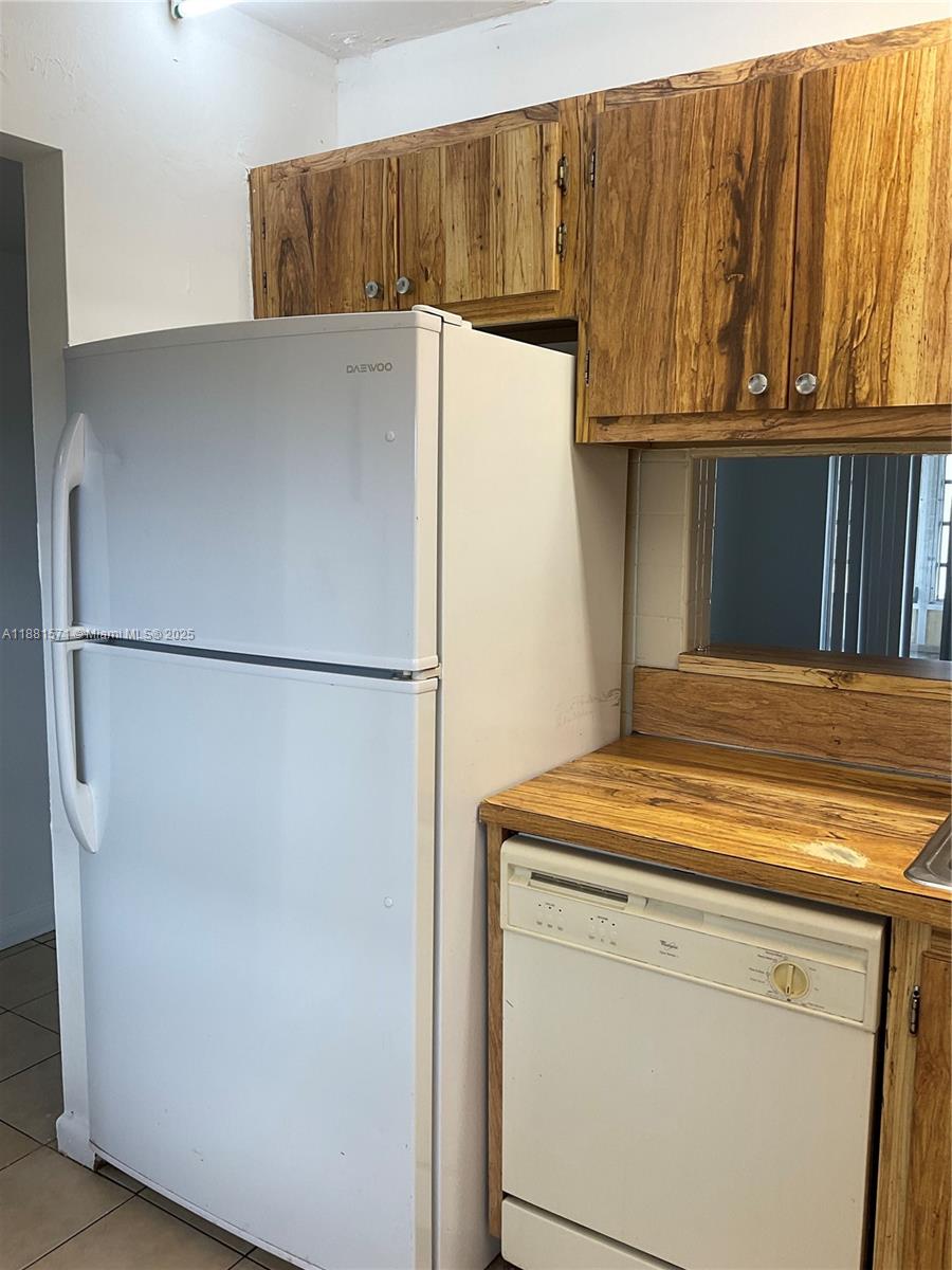 CYPRESS CHASE CONDO NO 6 - Residential Lease