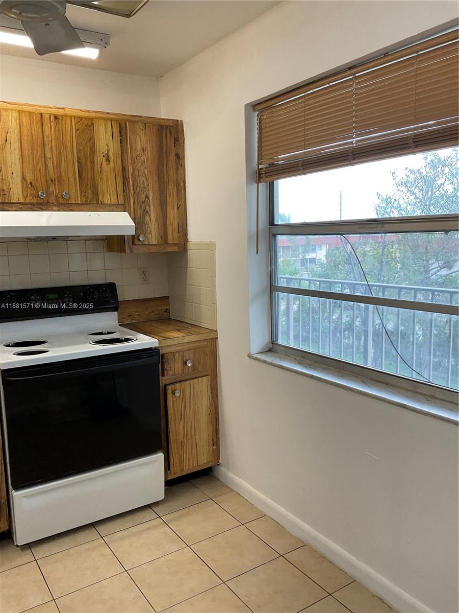 CYPRESS CHASE CONDO NO 6 - Residential Lease