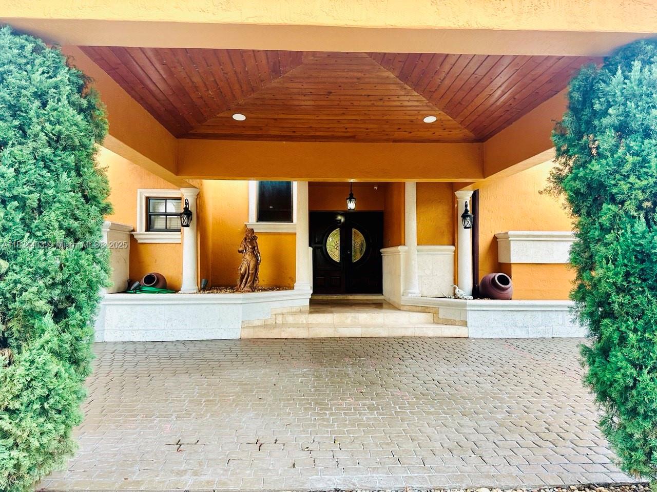 8565 NW 168th Ter