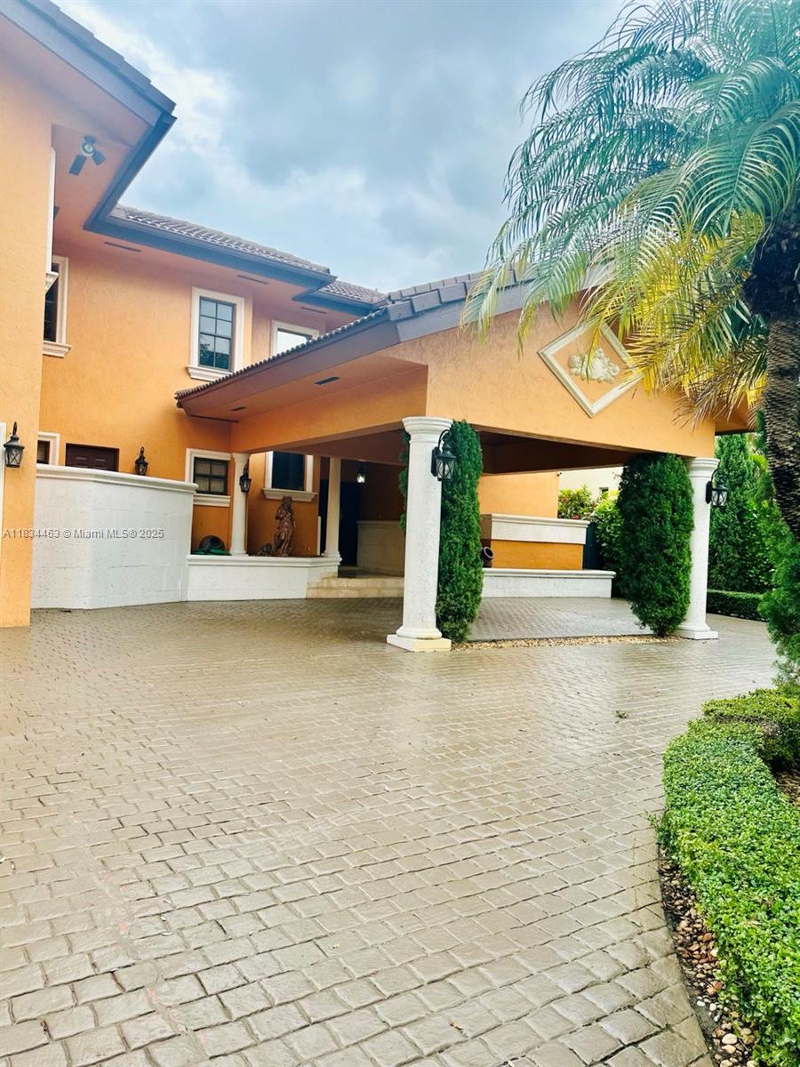 8565 NW 168th Ter