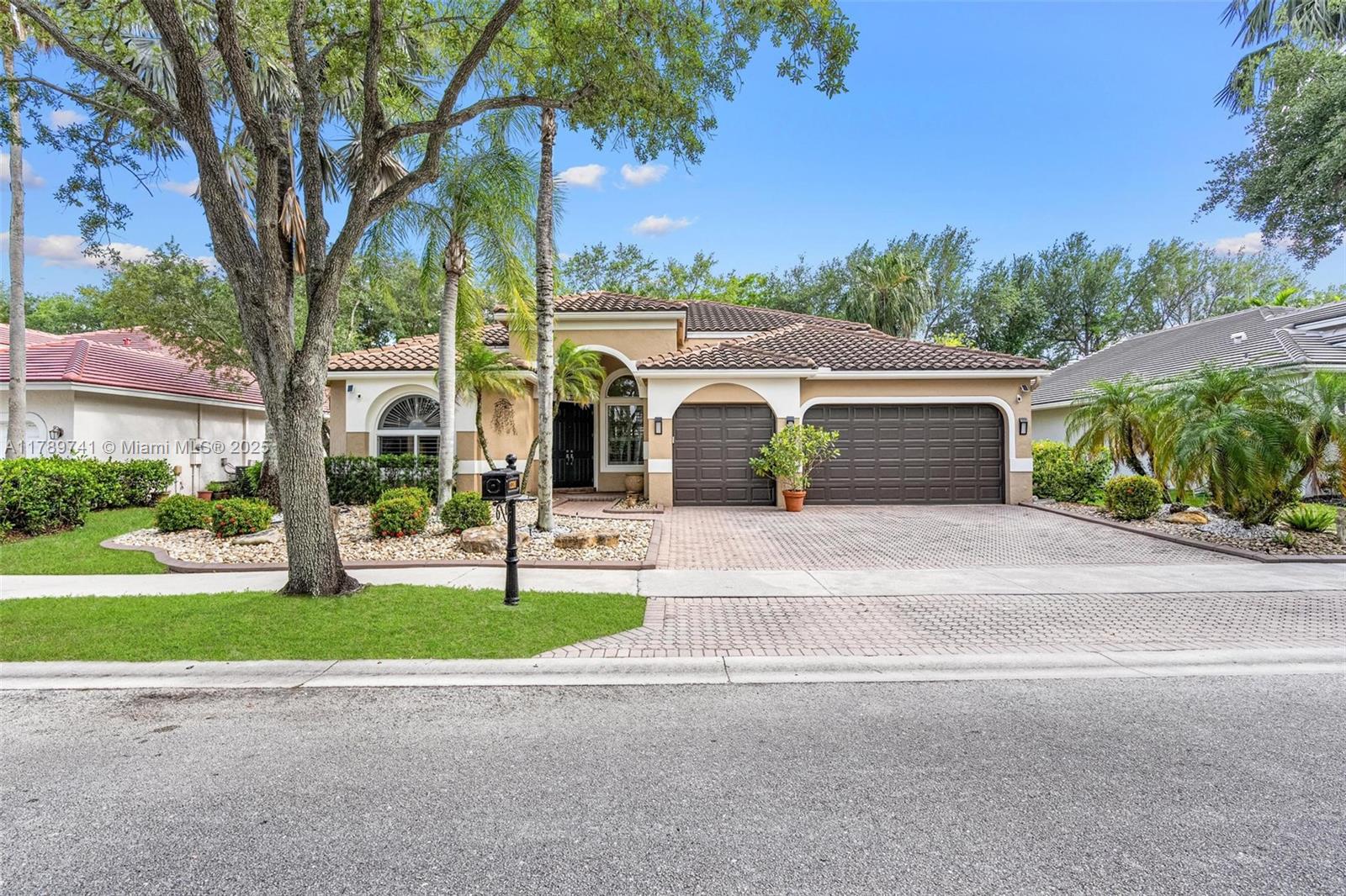 Property for Sale at 1326 Ginger Cir, Weston, Broward County, Florida - Bedrooms: 5 
Bathrooms: 3  - $1,250,000