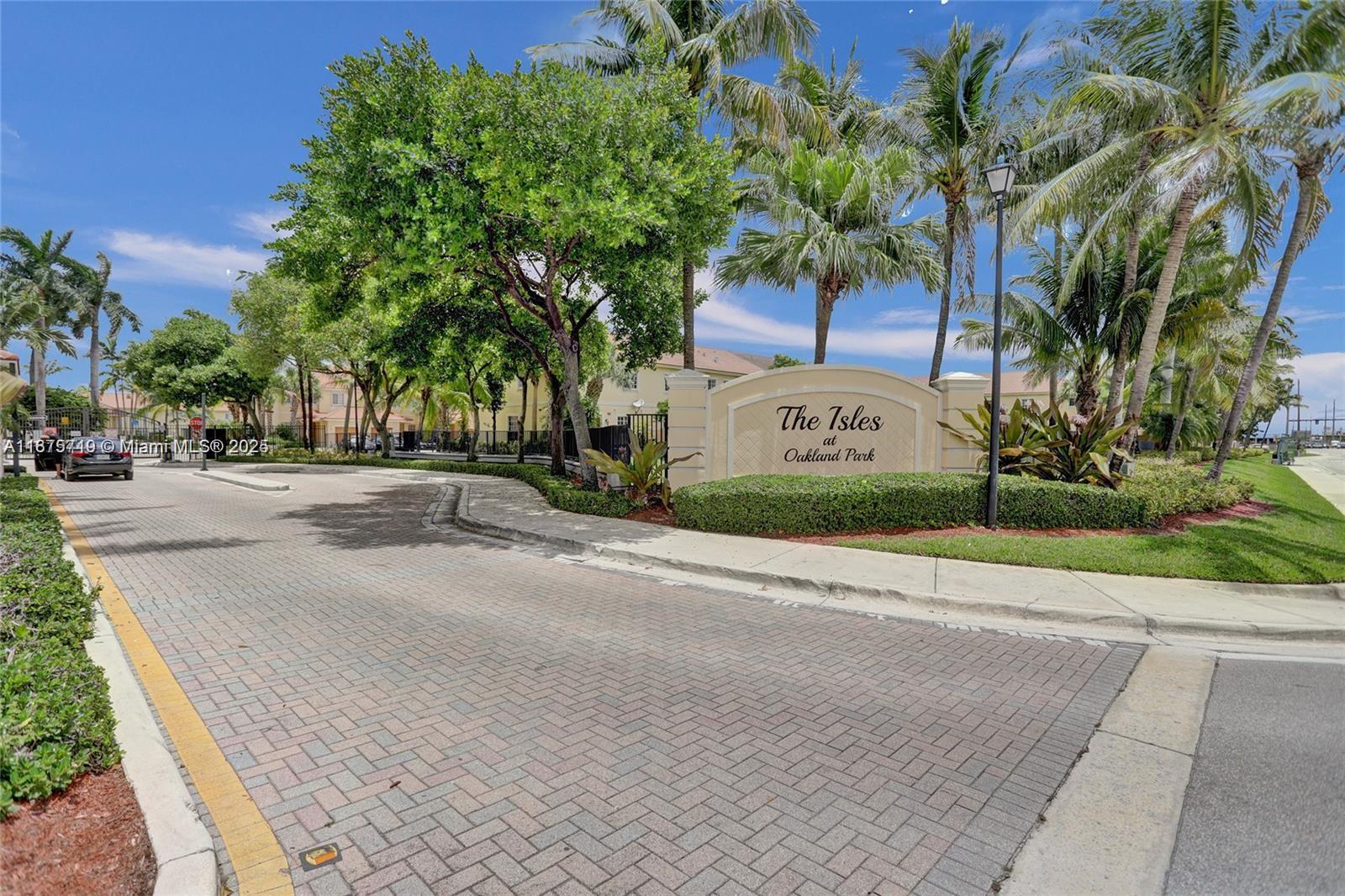 ISLES OF OAKLAND PARK - Residential Lease