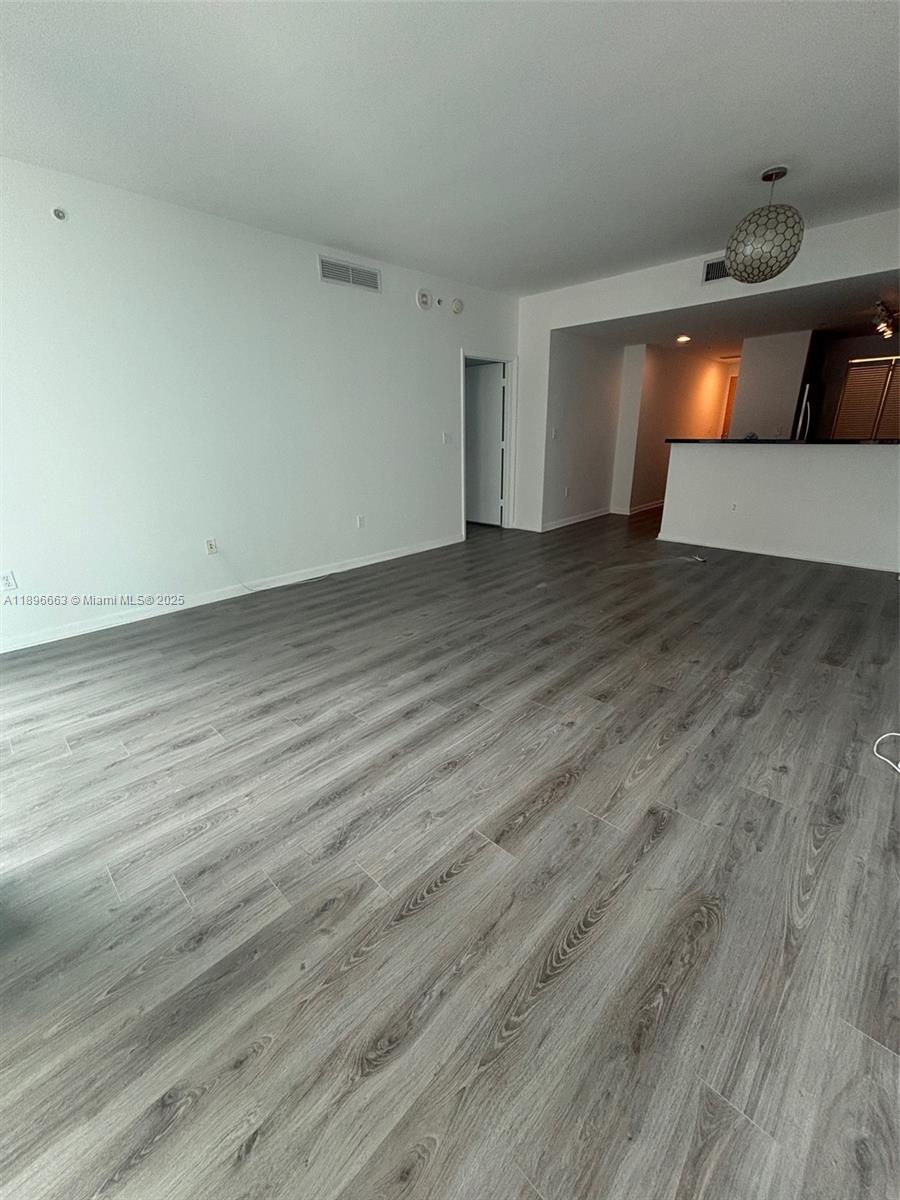 VIZCAYNE NORTH CONDO - Residential