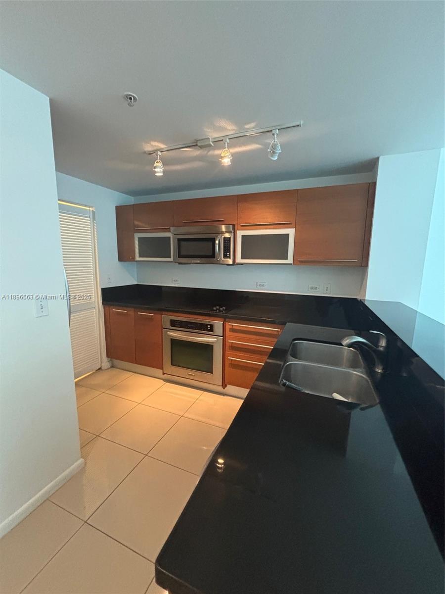 244 Biscayne Blvd 1606