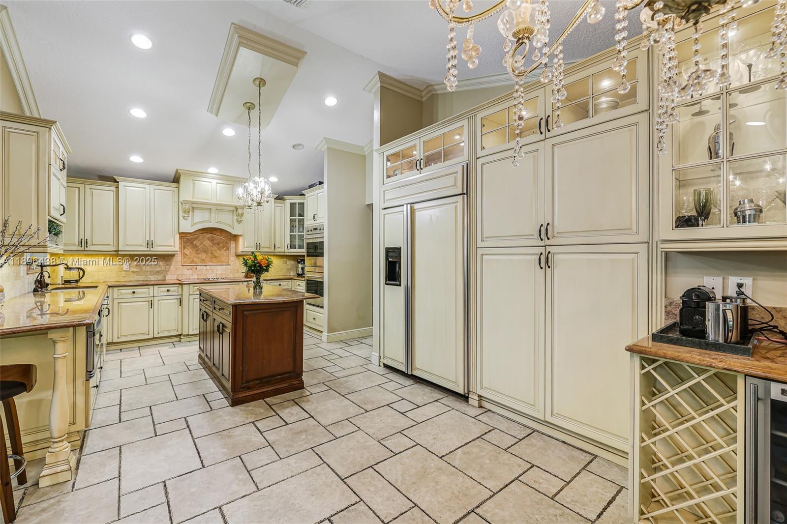 JACARANDA CAY - Residential