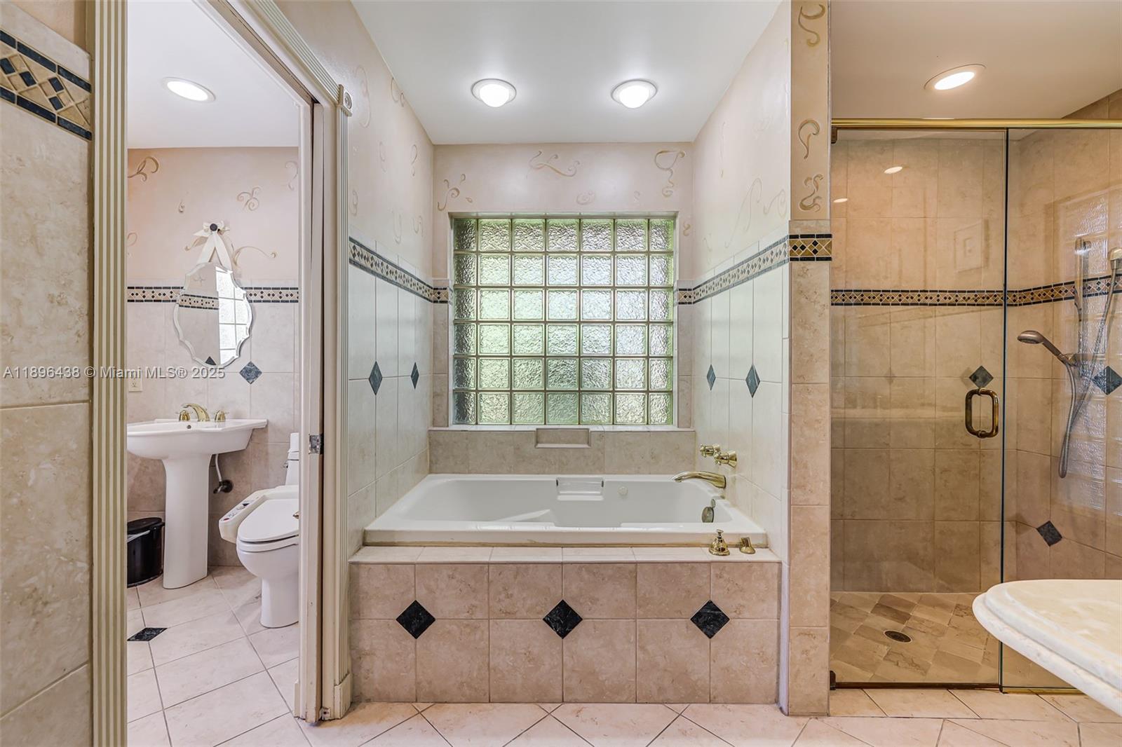 JACARANDA CAY - Residential