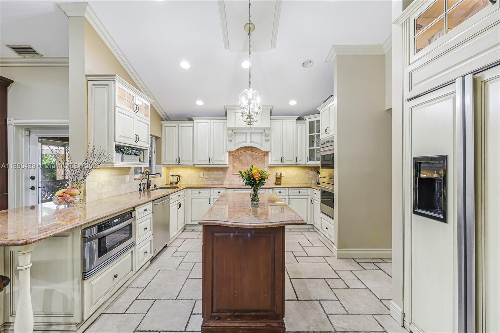 JACARANDA CAY - Residential