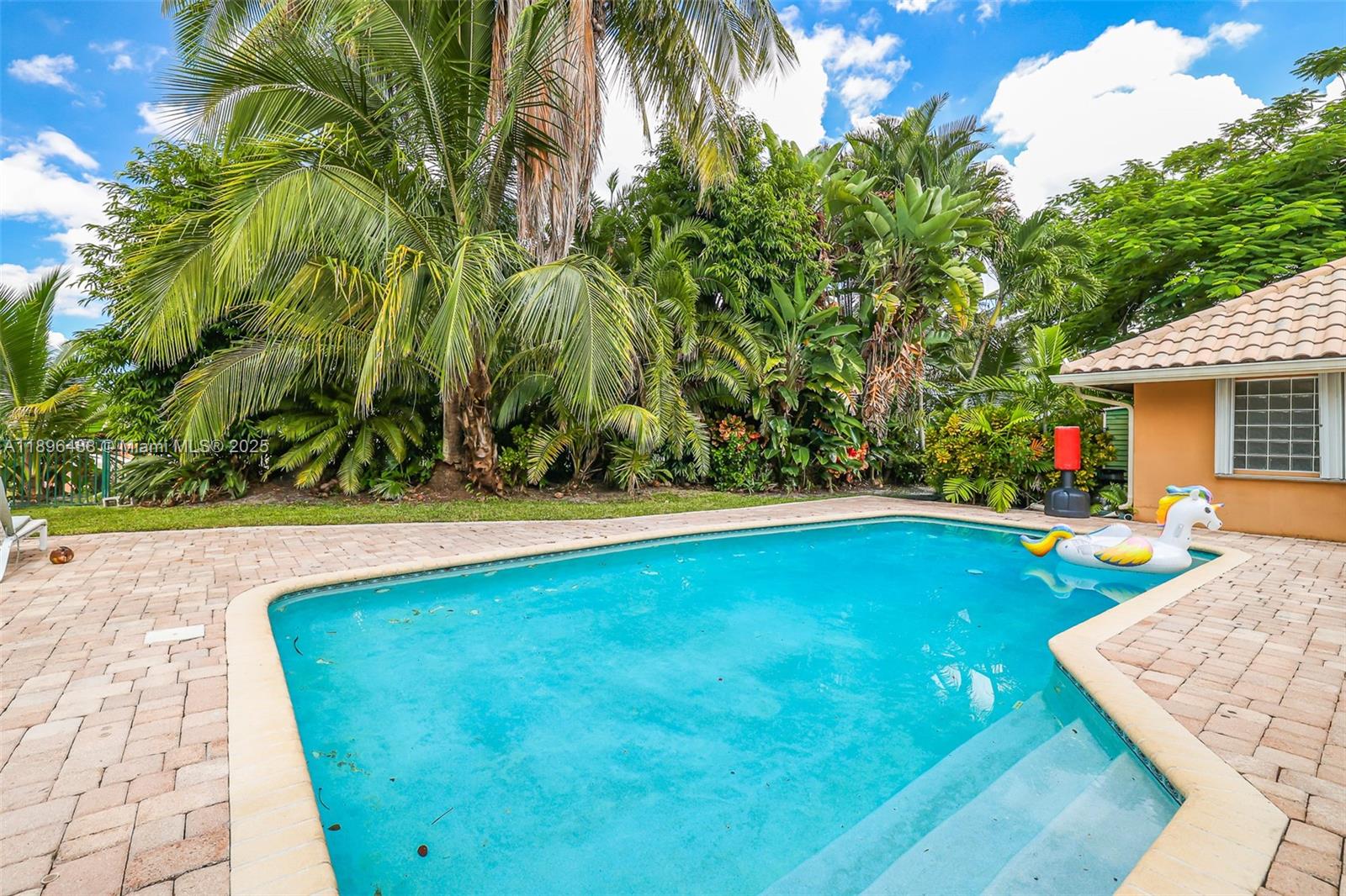 JACARANDA CAY - Residential