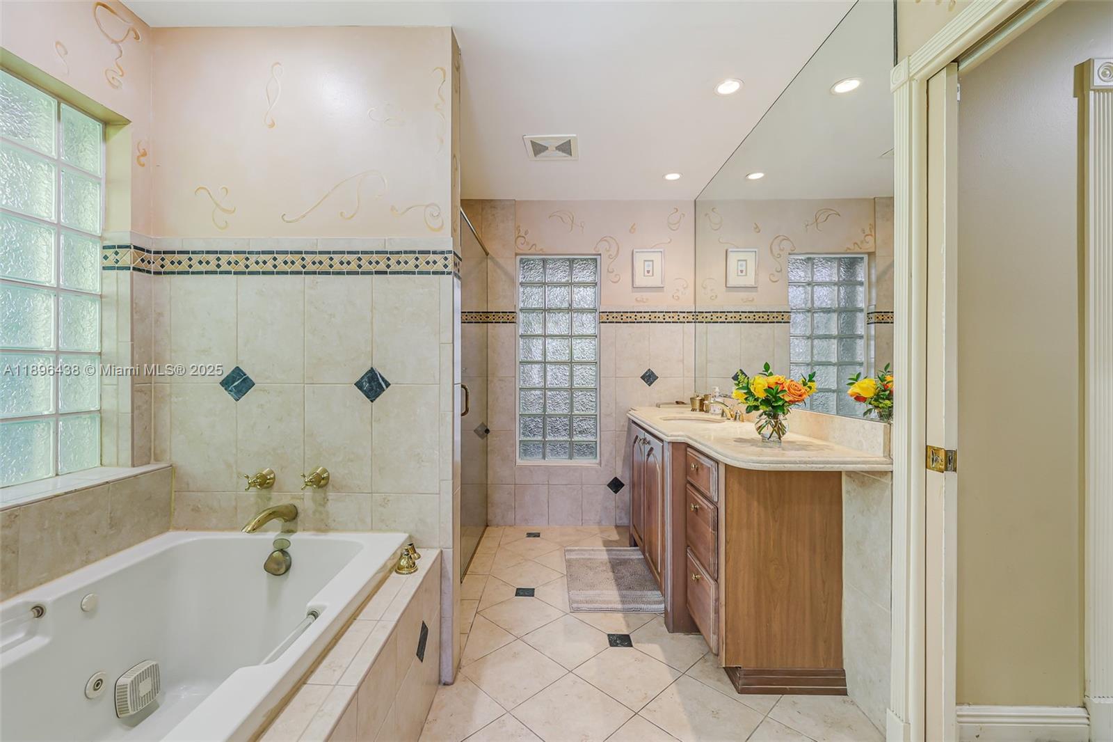 JACARANDA CAY - Residential