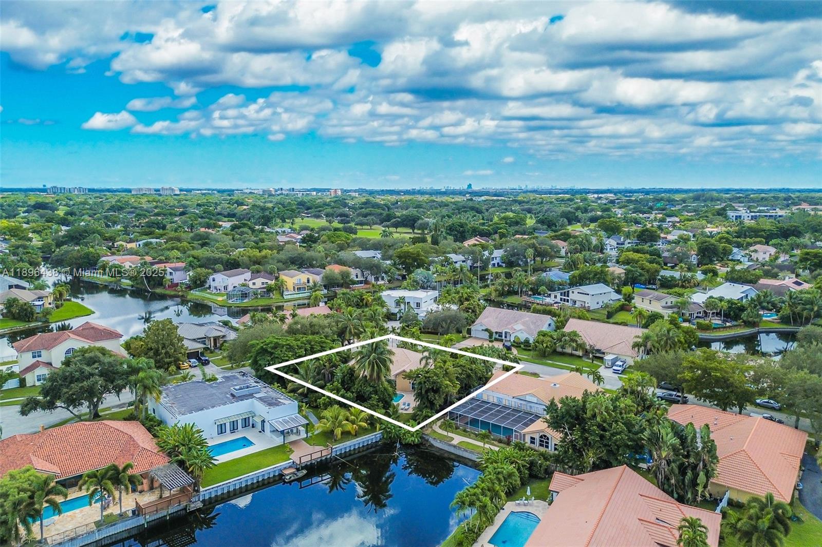 JACARANDA CAY - Residential