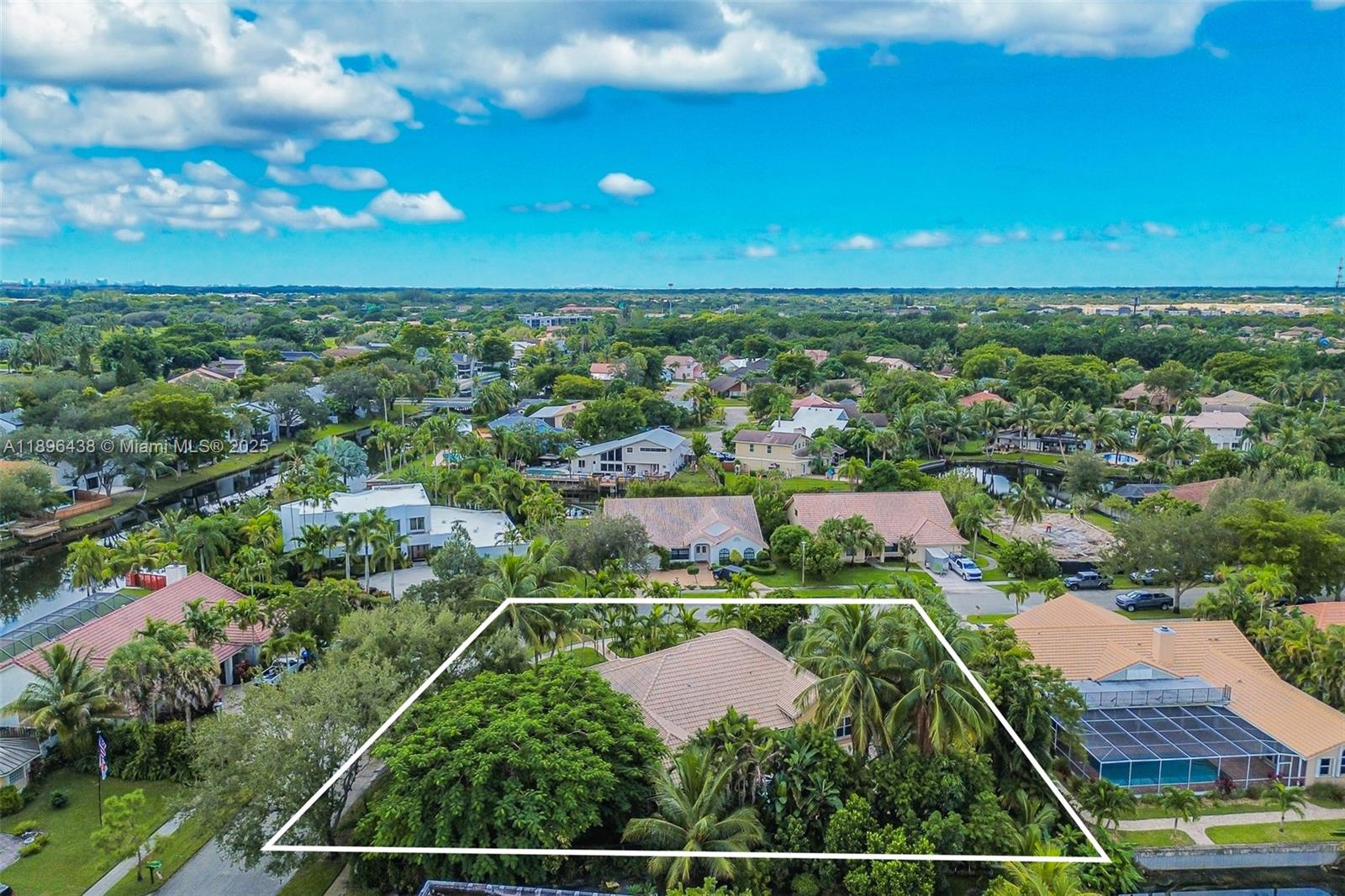JACARANDA CAY - Residential
