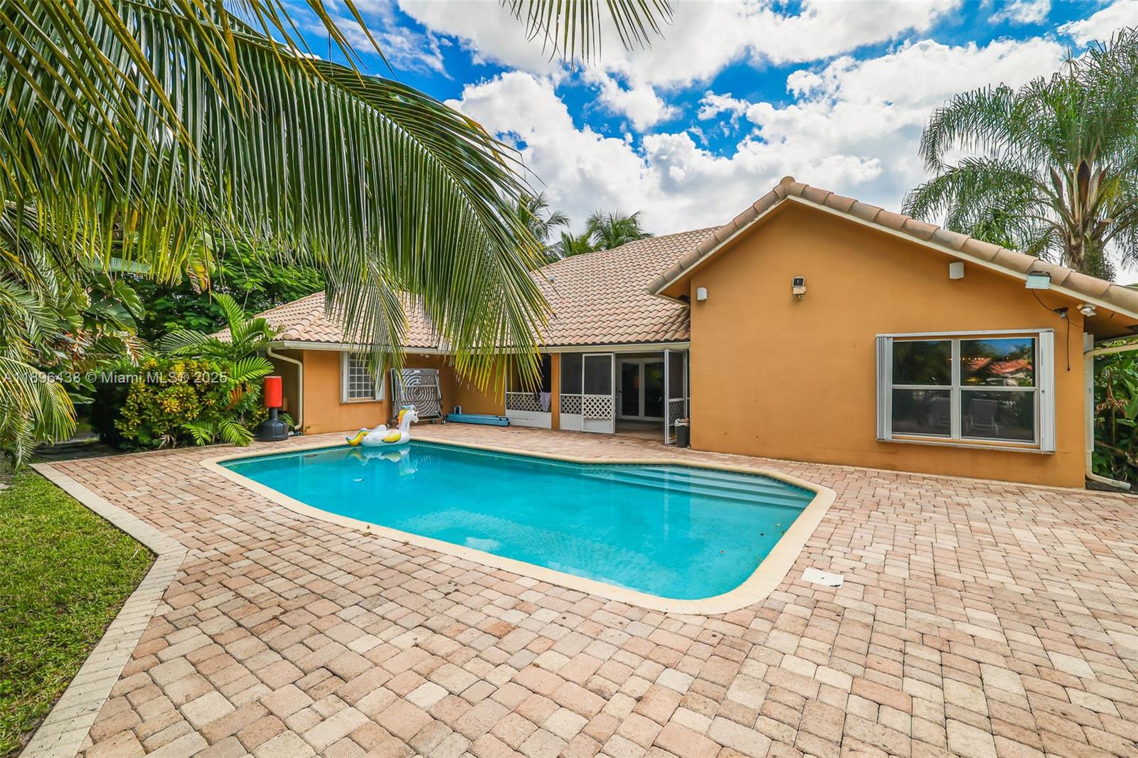 JACARANDA CAY - Residential