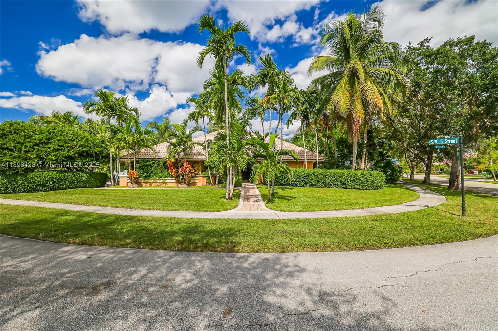 JACARANDA CAY - Residential