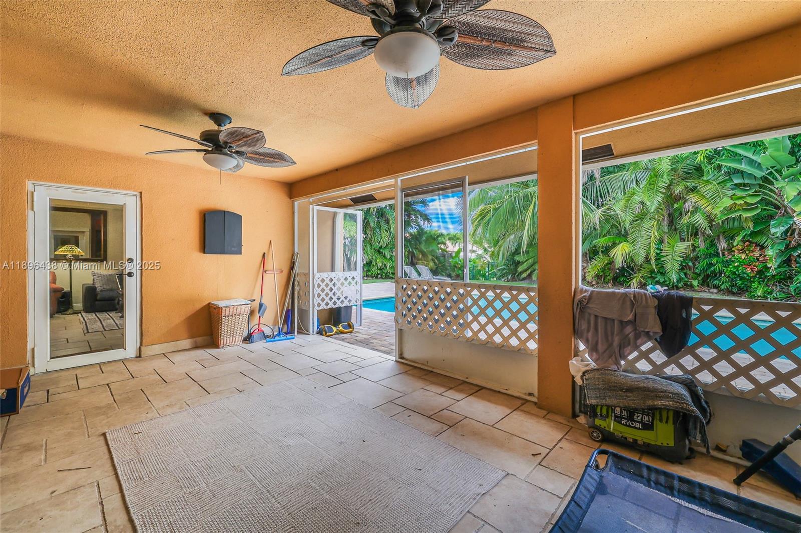 JACARANDA CAY - Residential