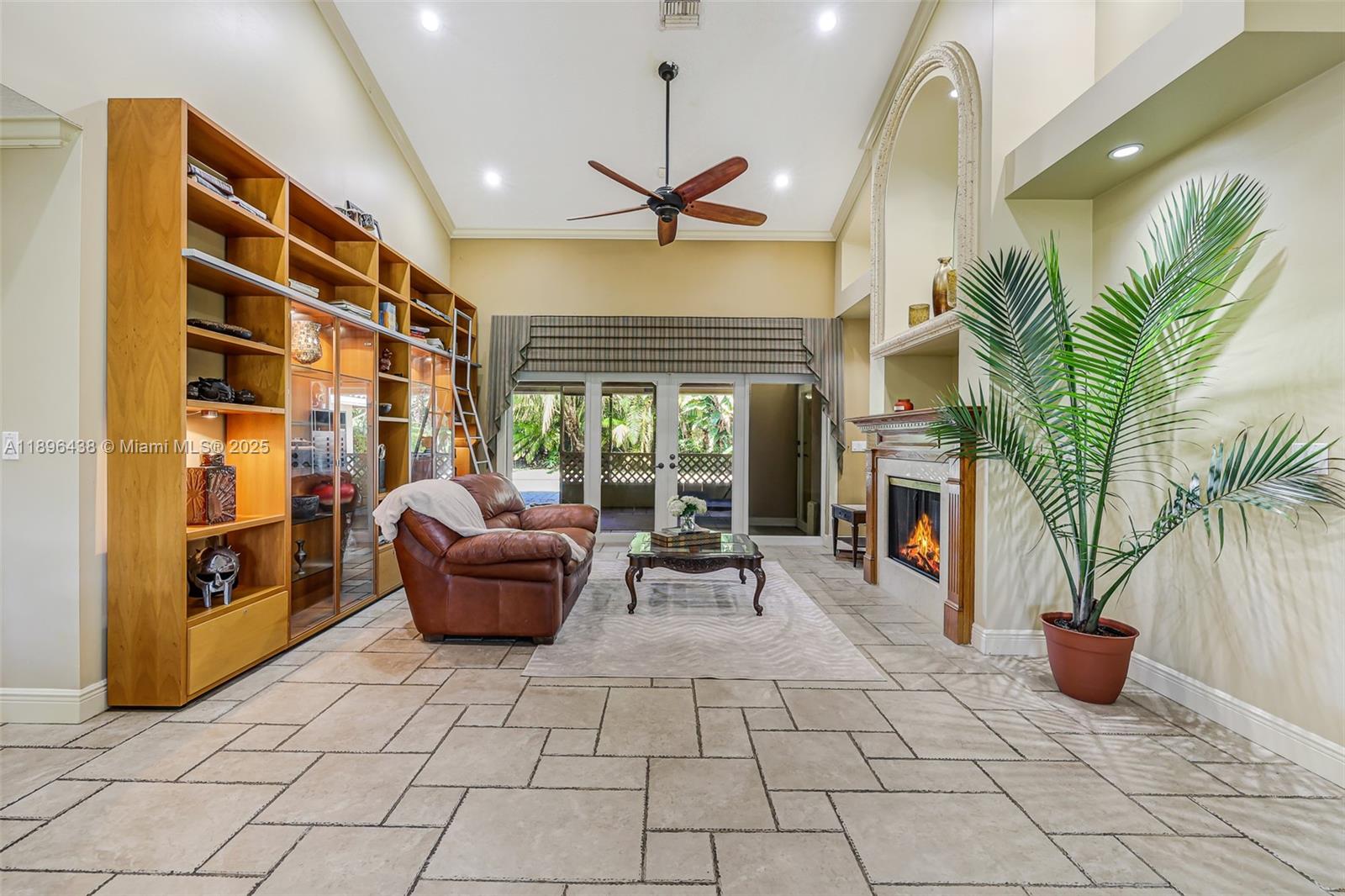 JACARANDA CAY - Residential