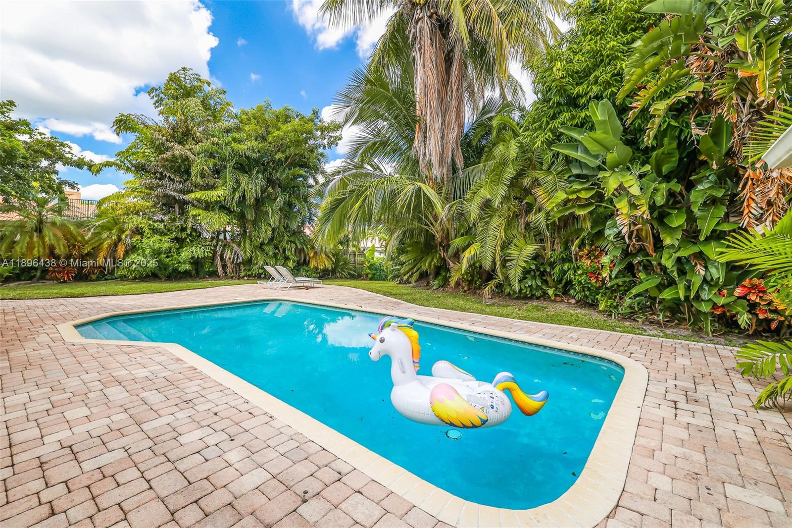 JACARANDA CAY - Residential