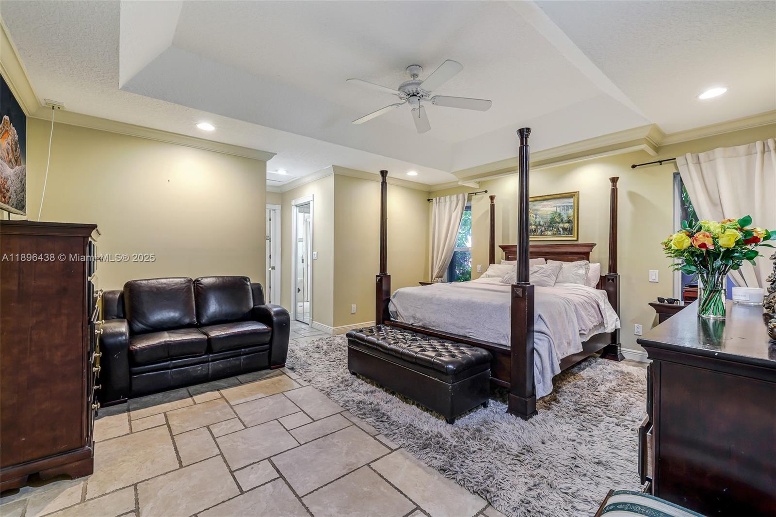 JACARANDA CAY - Residential