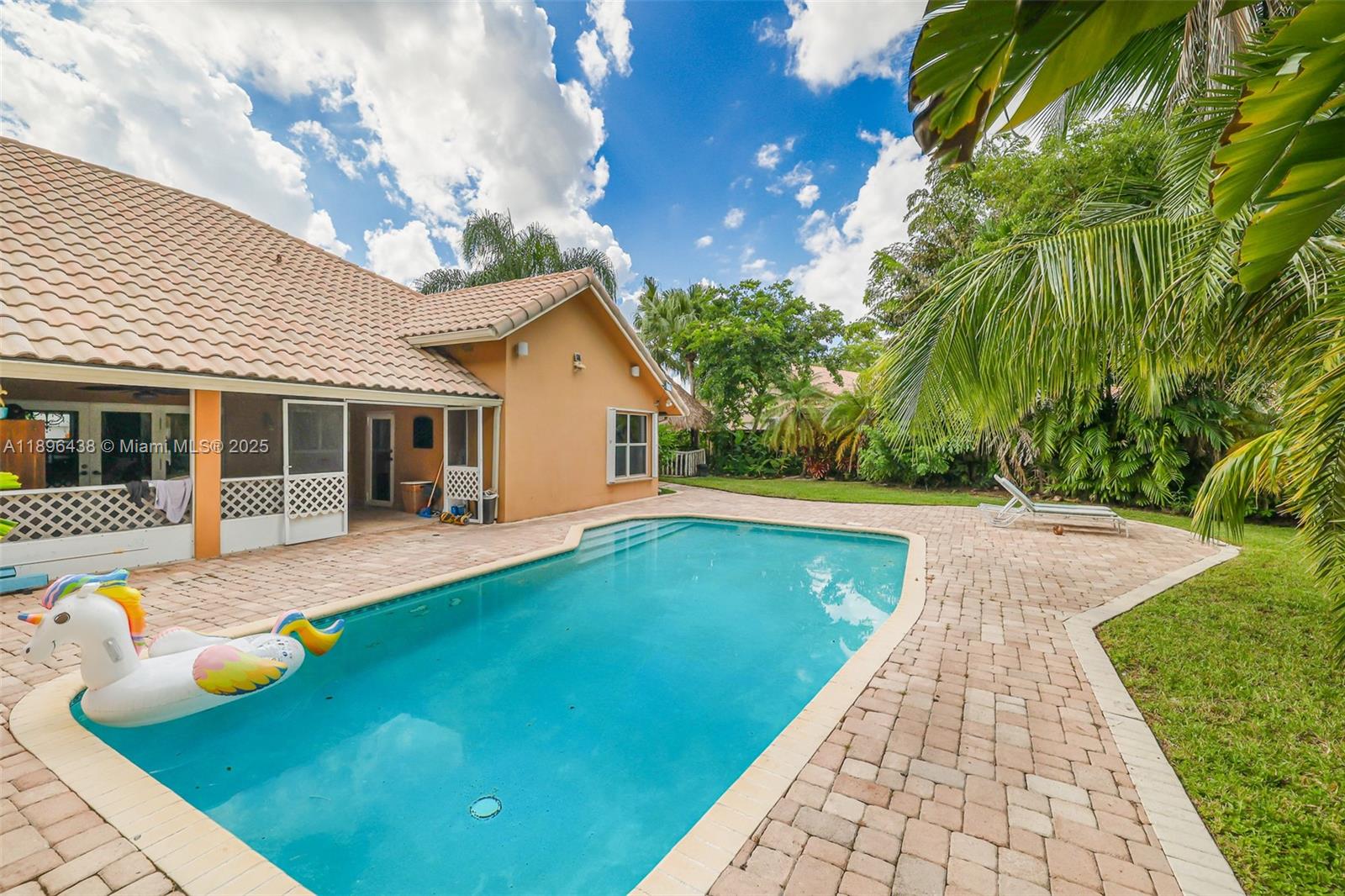 JACARANDA CAY - Residential