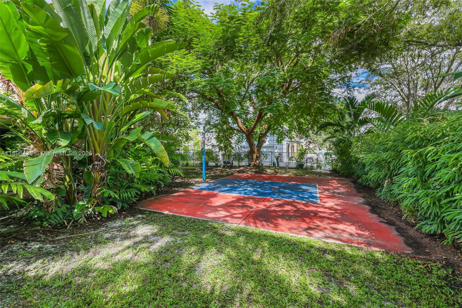 JACARANDA CAY - Residential