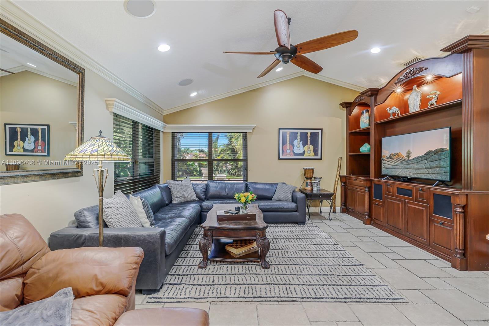 JACARANDA CAY - Residential