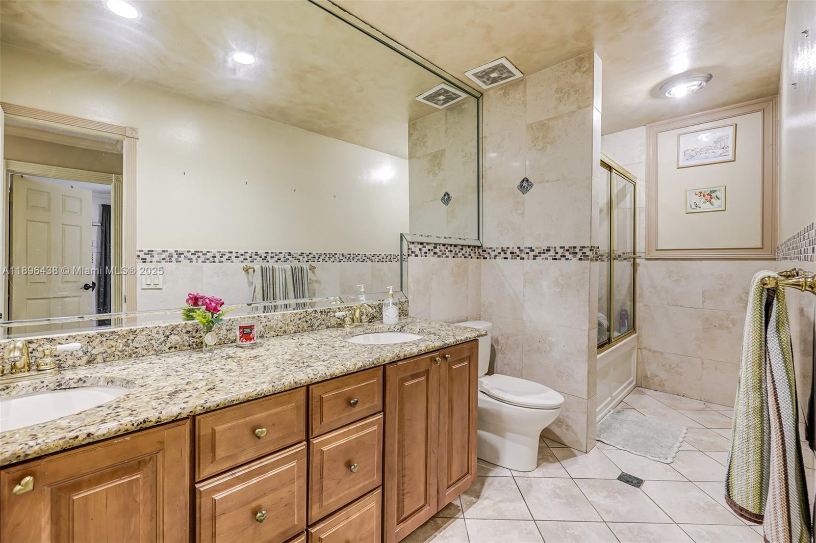 JACARANDA CAY - Residential