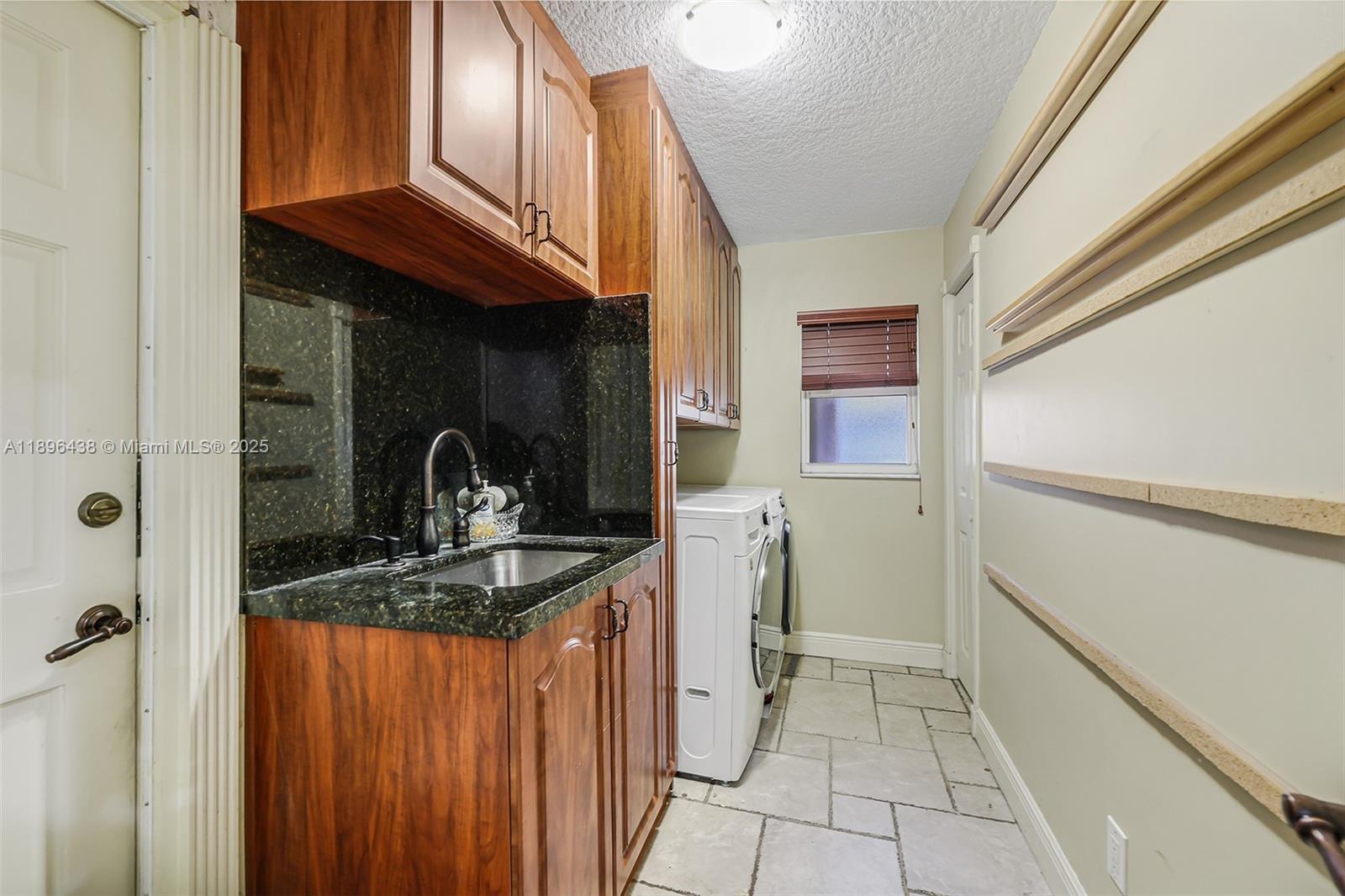 JACARANDA CAY - Residential