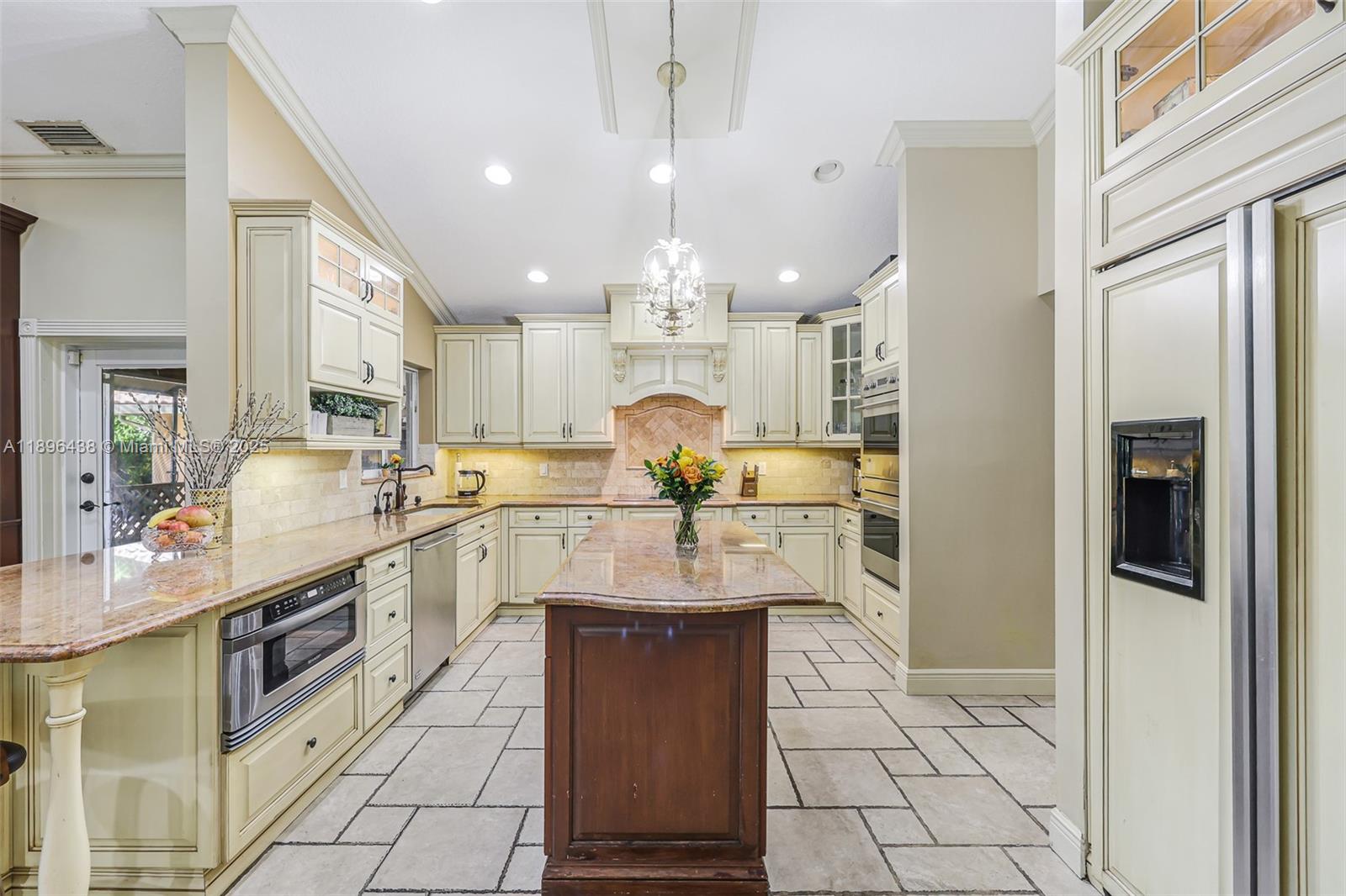 JACARANDA CAY - Residential