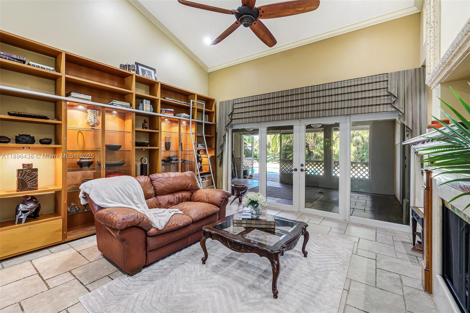JACARANDA CAY - Residential