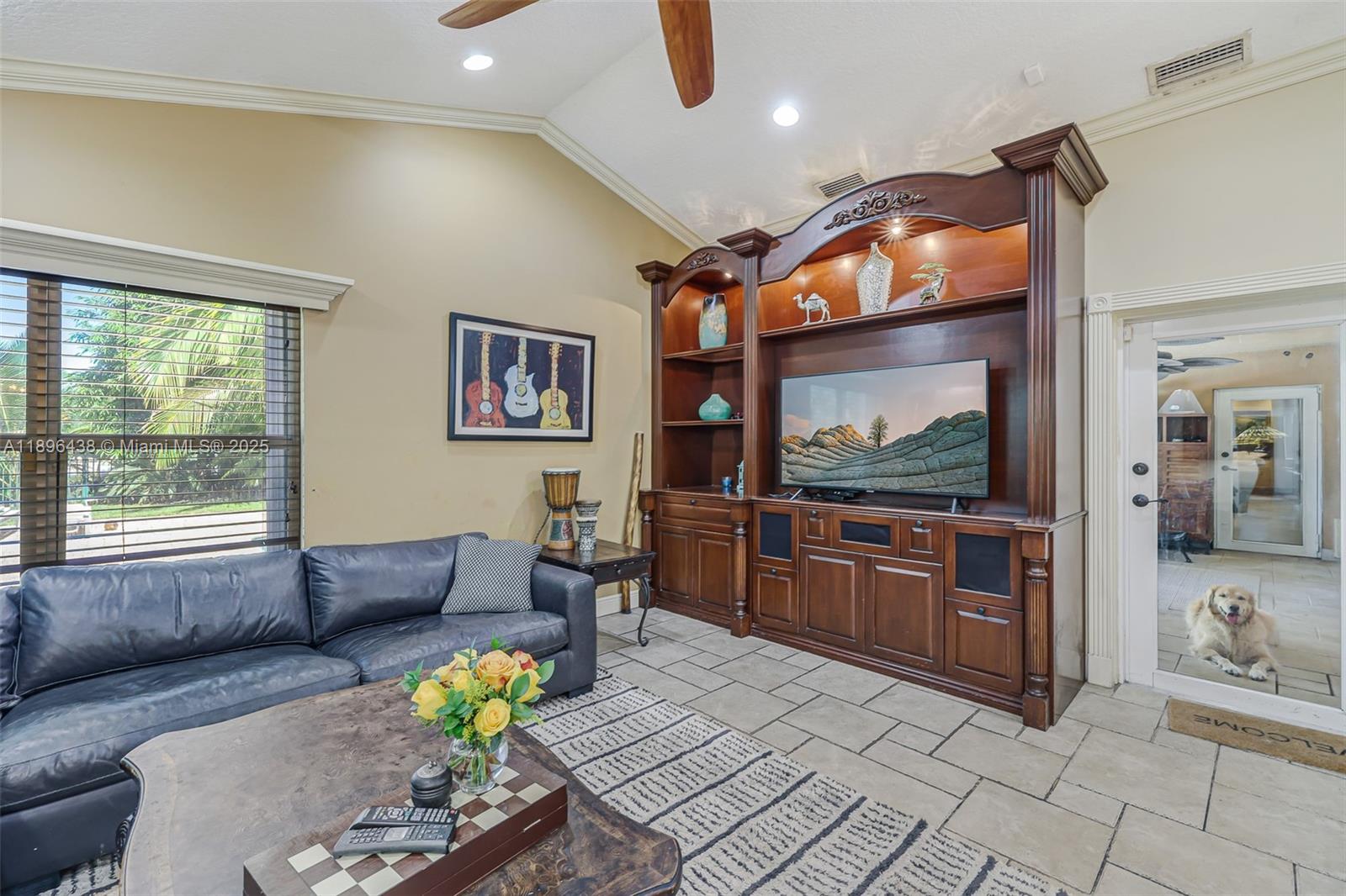 JACARANDA CAY - Residential