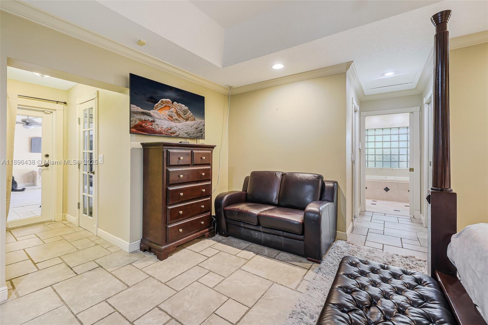 JACARANDA CAY - Residential