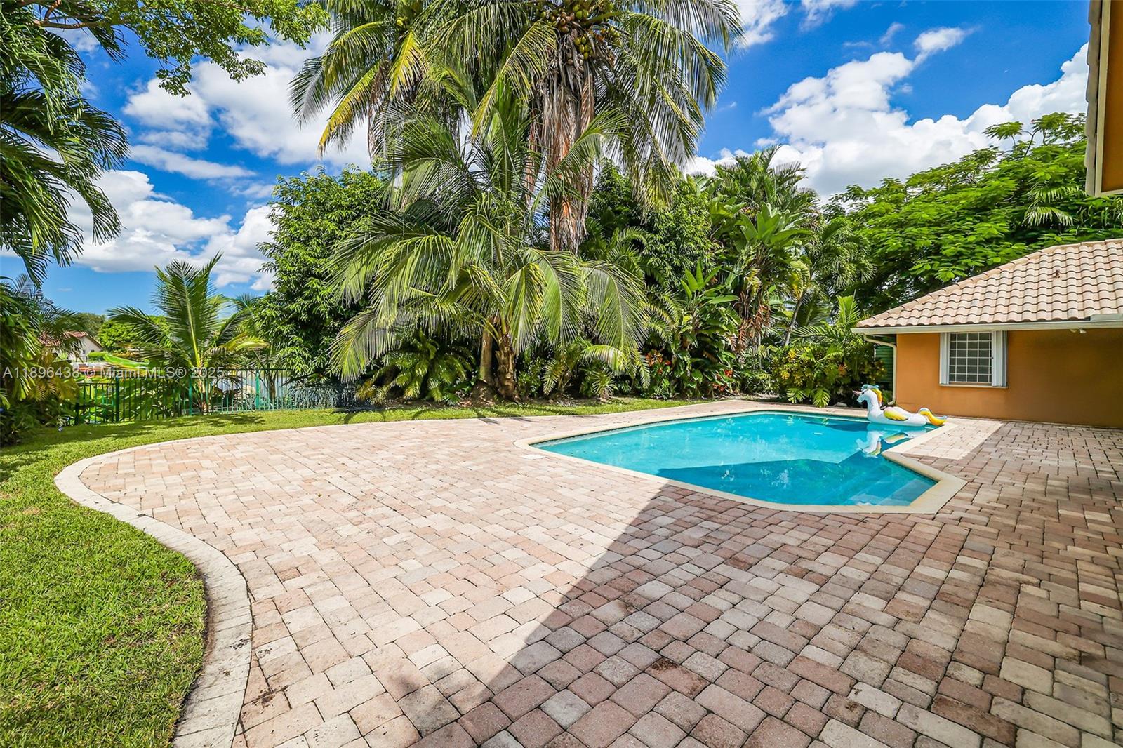 JACARANDA CAY - Residential