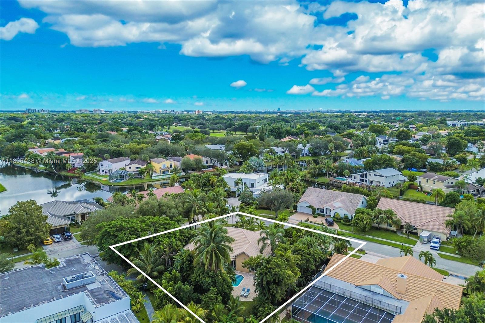 JACARANDA CAY - Residential