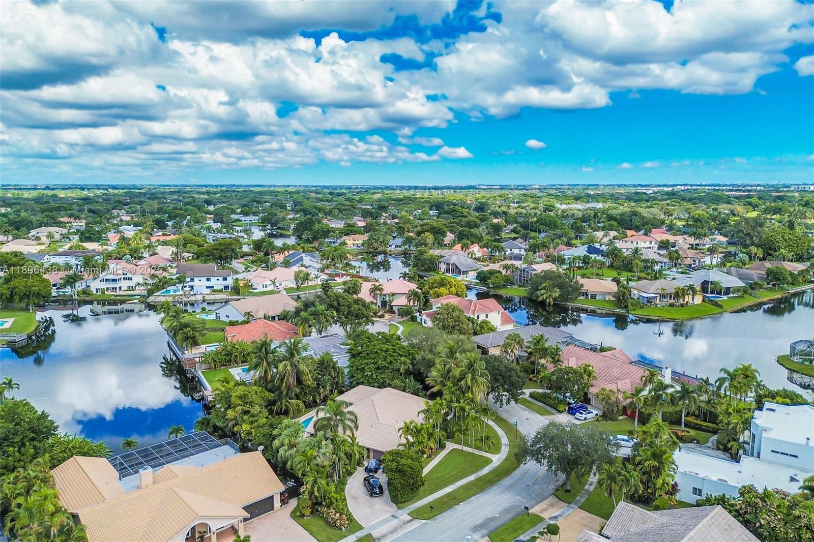 JACARANDA CAY - Residential
