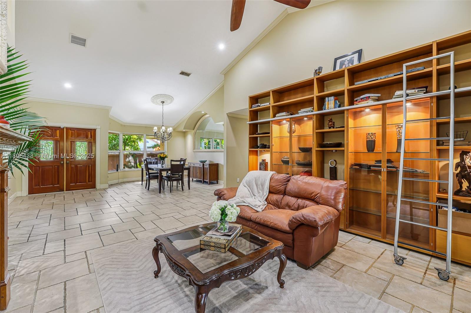 JACARANDA CAY - Residential