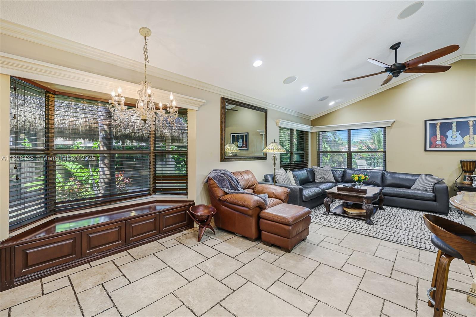 JACARANDA CAY - Residential