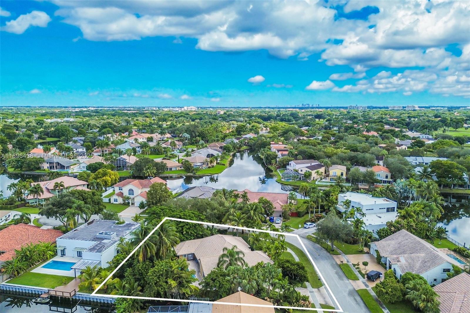 JACARANDA CAY - Residential