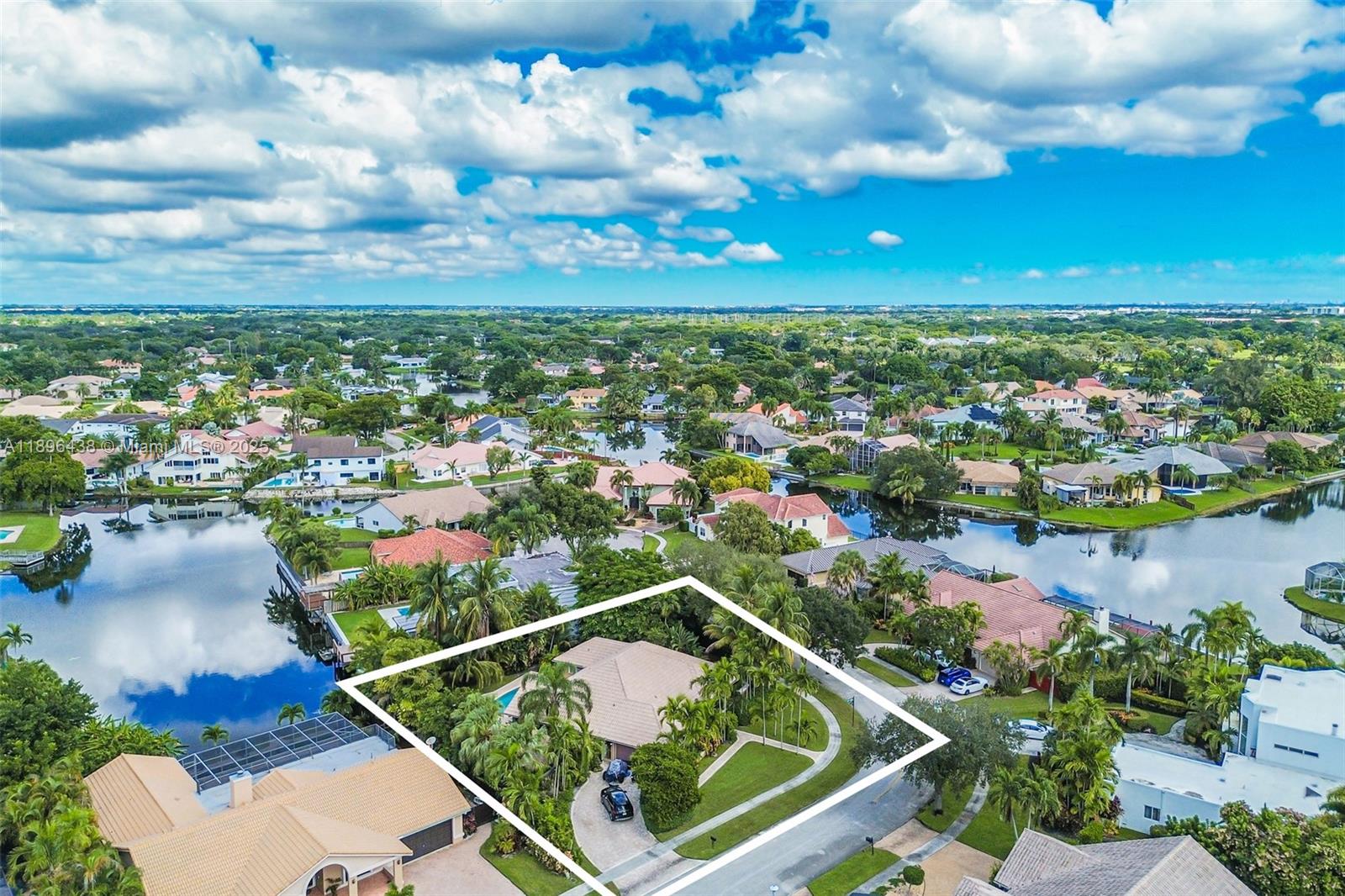 JACARANDA CAY - Residential