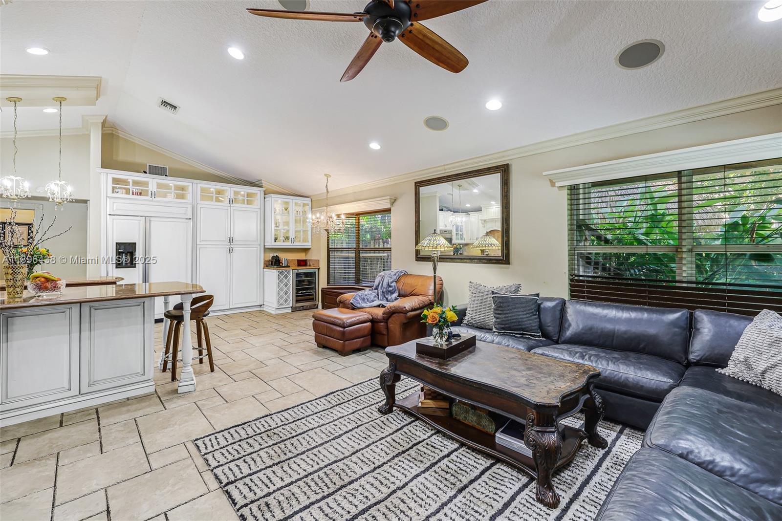 JACARANDA CAY - Residential
