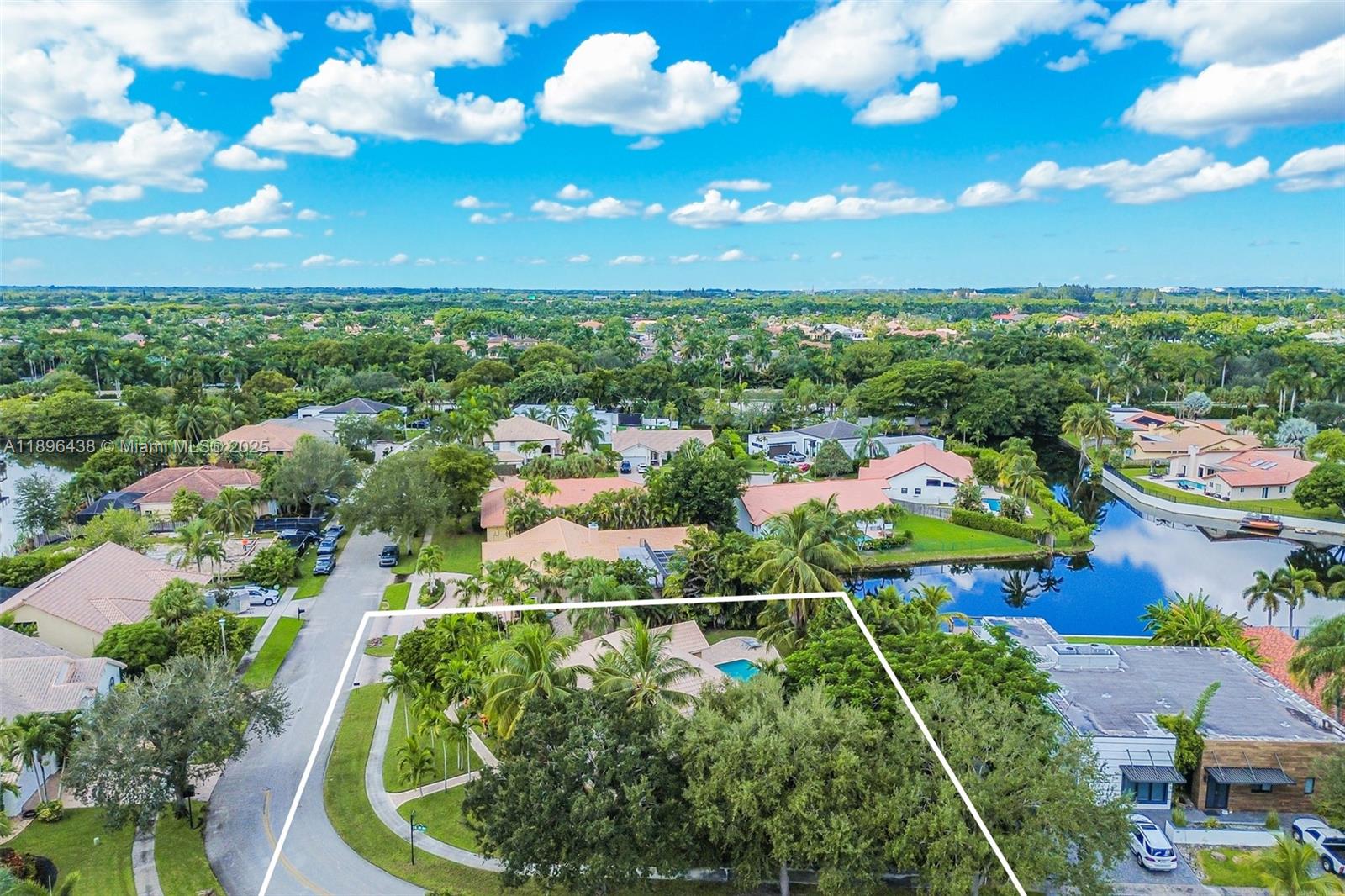 JACARANDA CAY - Residential